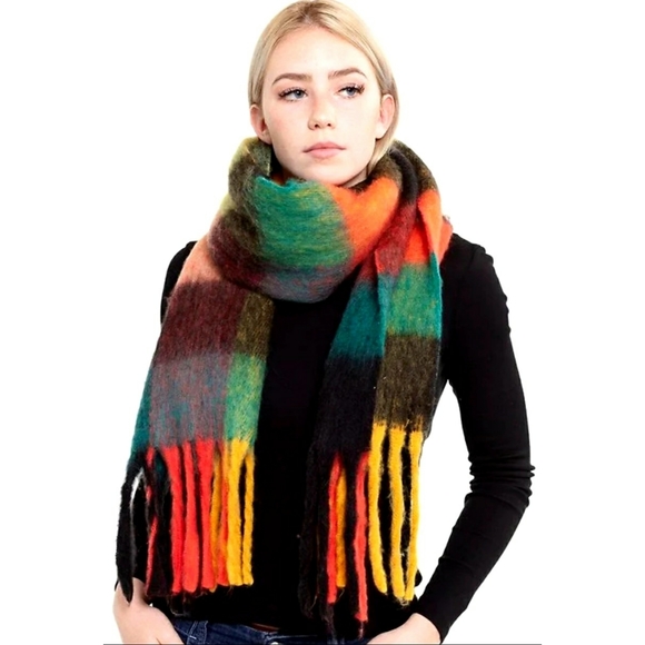 NWT Plush Plaid Scarf - Picture 2 of 3